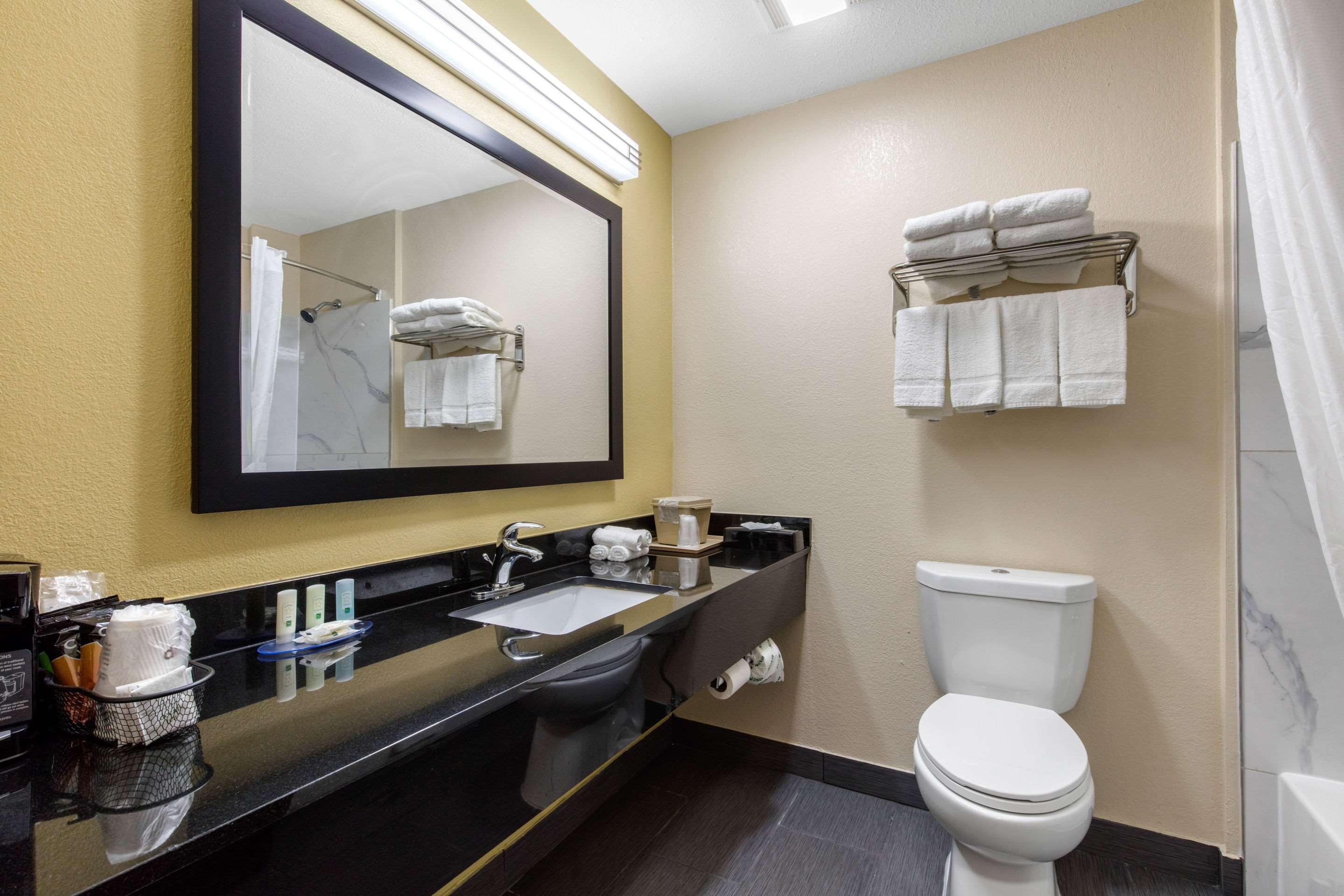 Quality Inn Cadiz Bagian luar foto