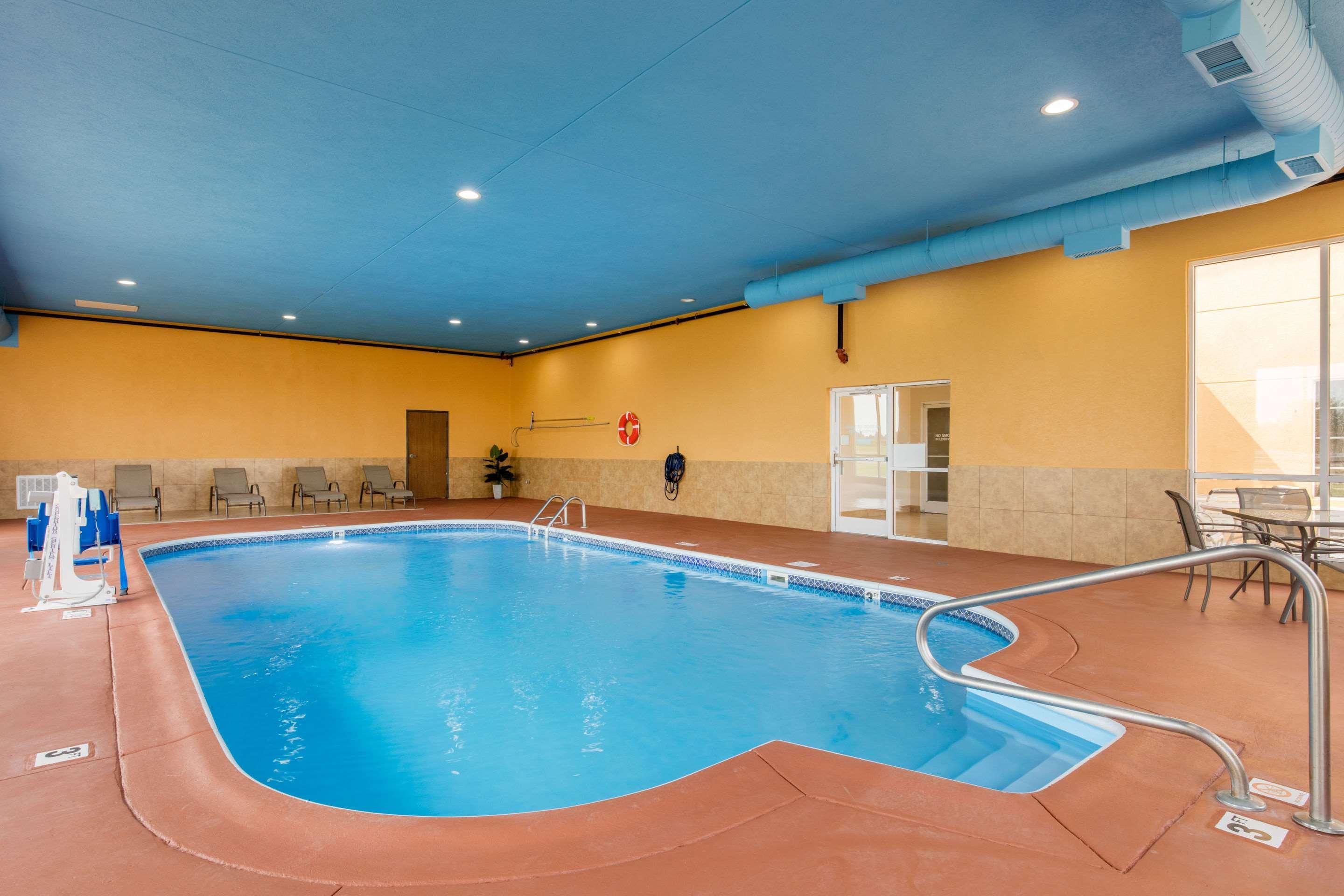 Quality Inn Cadiz Bagian luar foto