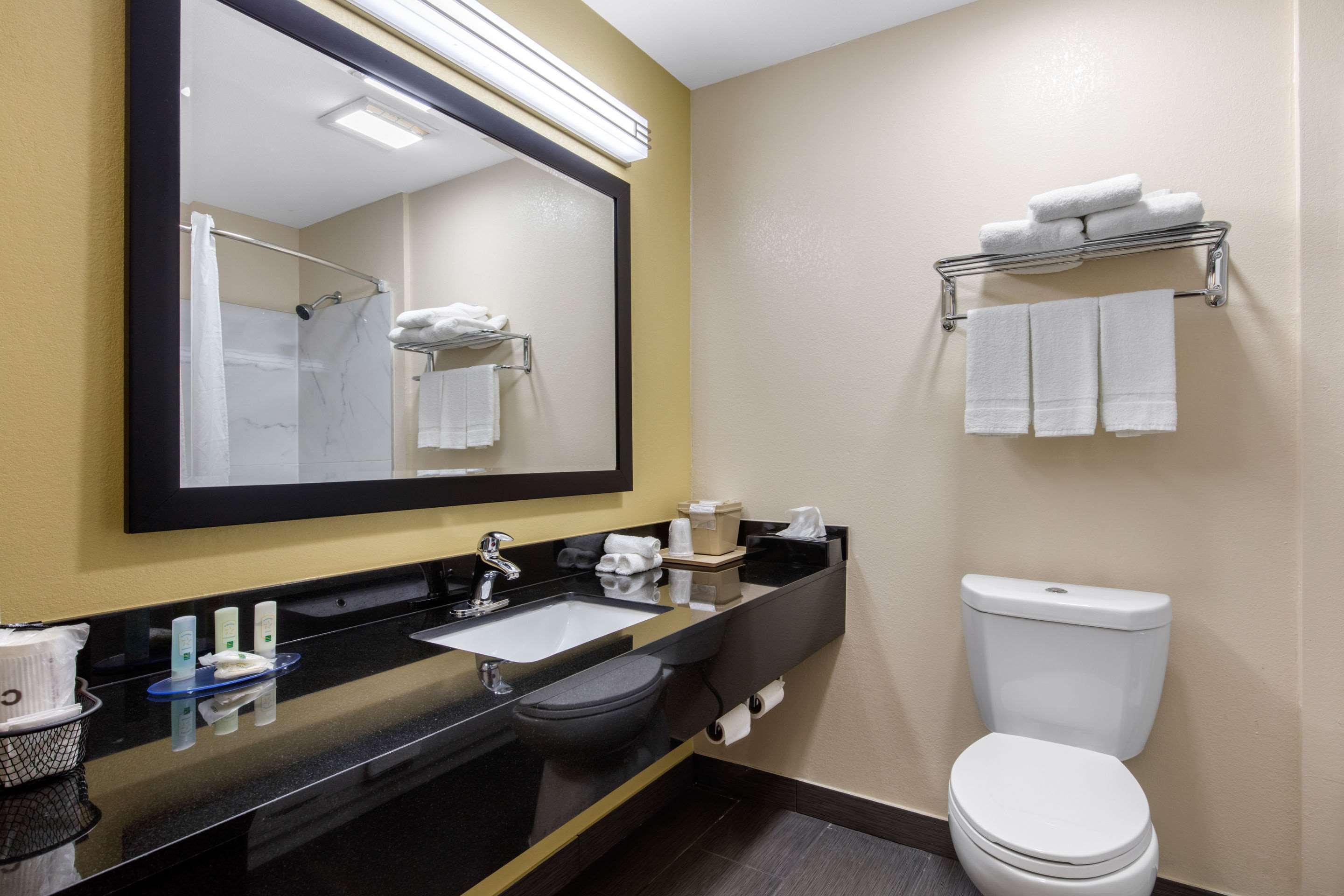 Quality Inn Cadiz Bagian luar foto