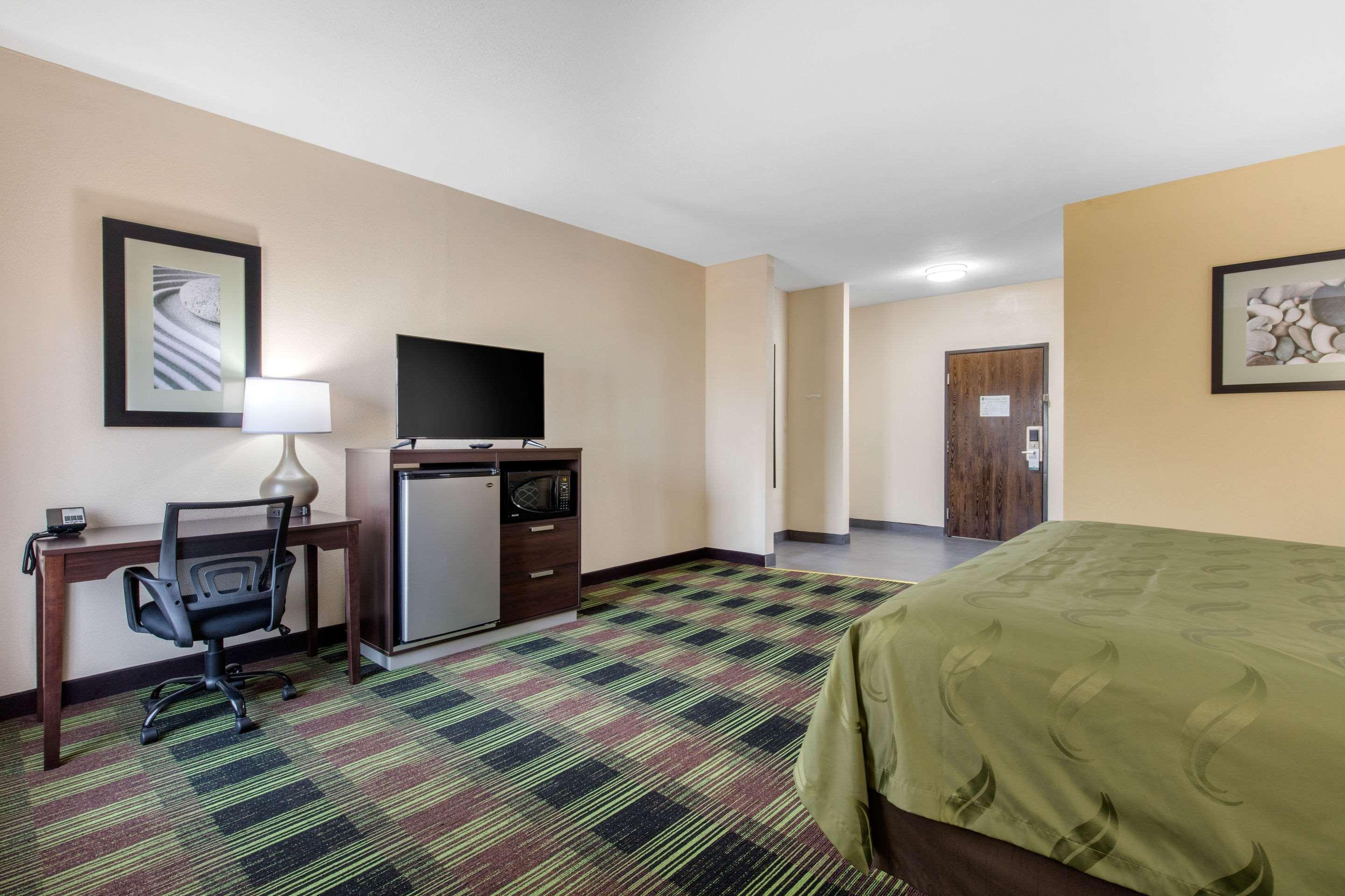 Quality Inn Cadiz Bagian luar foto
