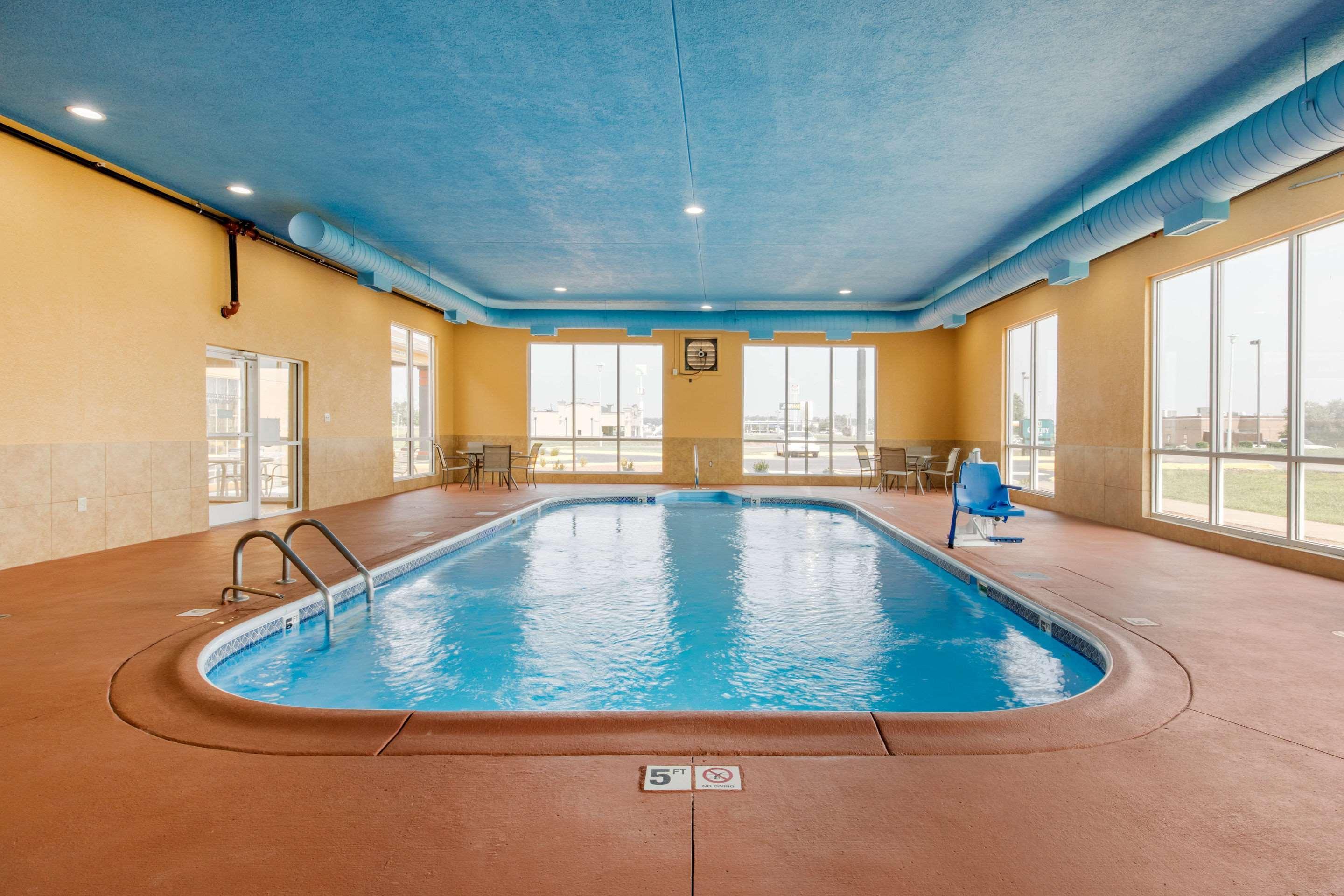 Quality Inn Cadiz Bagian luar foto