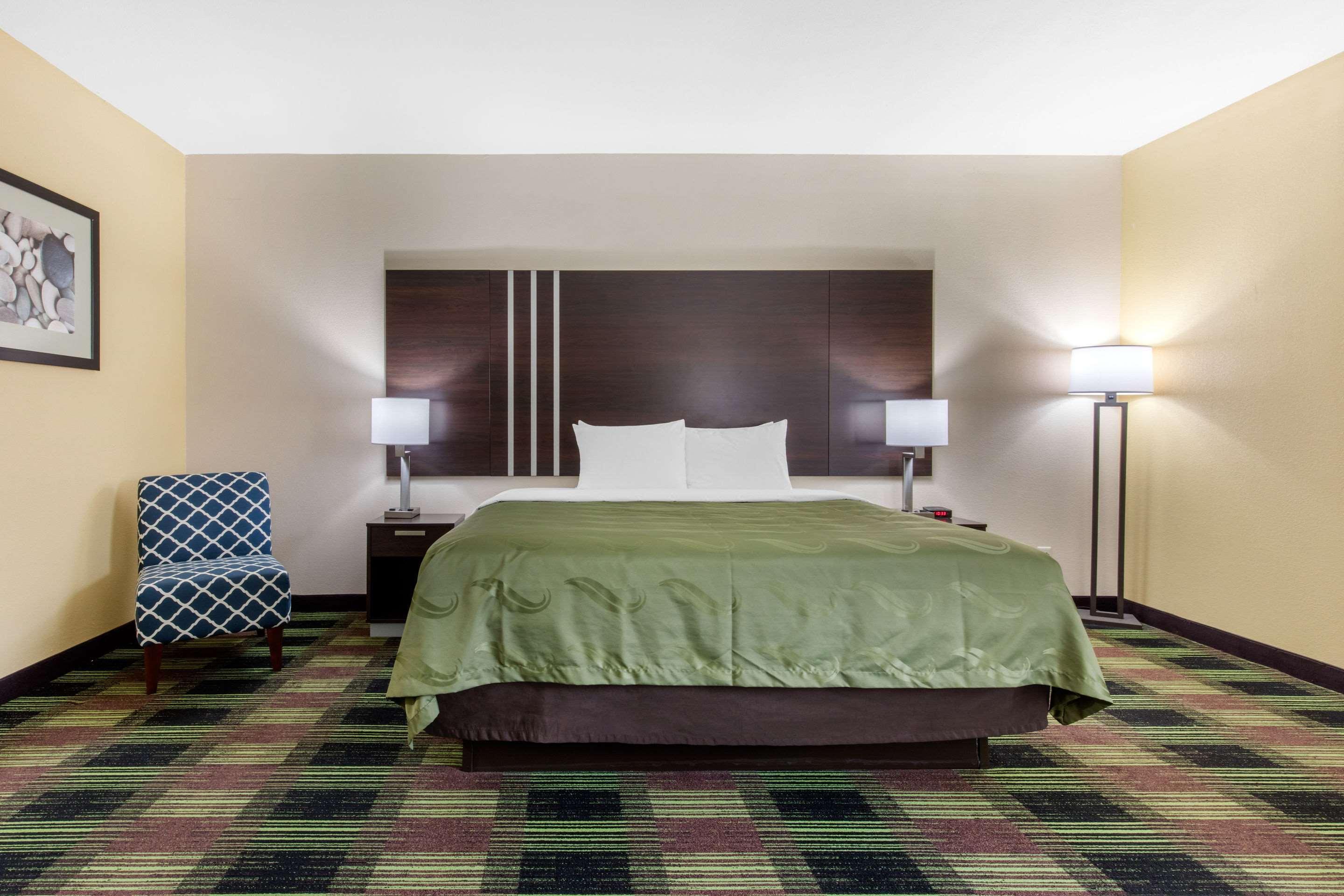 Quality Inn Cadiz Bagian luar foto