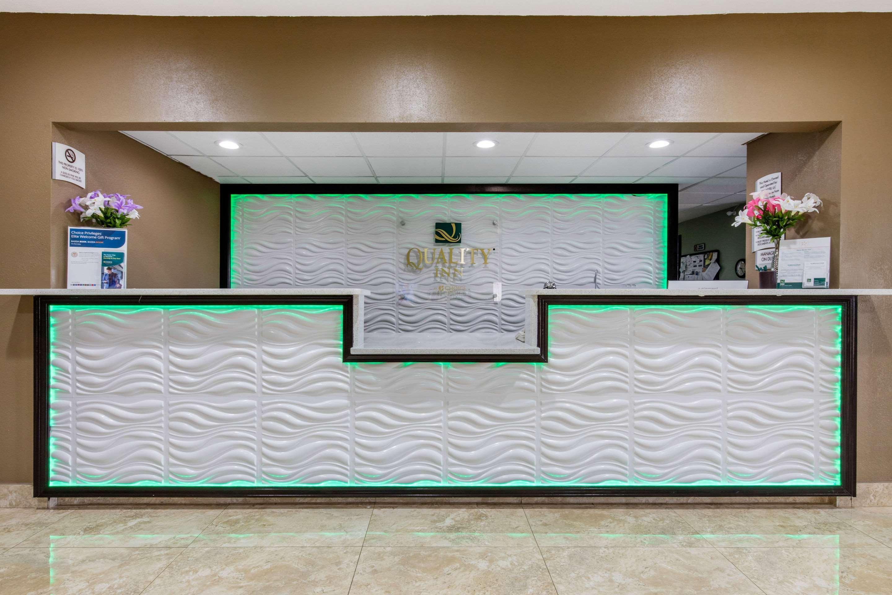Quality Inn Cadiz Bagian luar foto