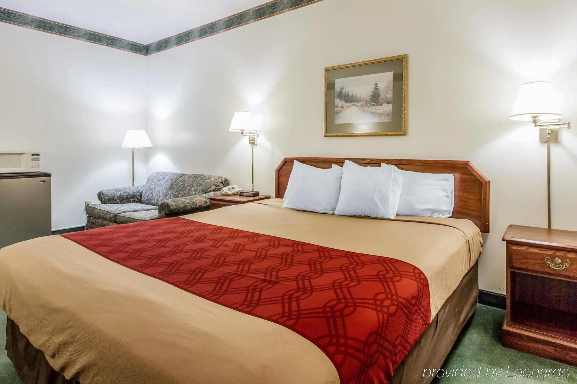 Quality Inn Cadiz Bagian luar foto