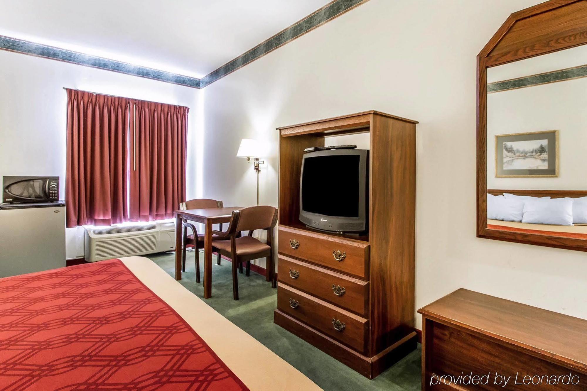 Quality Inn Cadiz Bagian luar foto