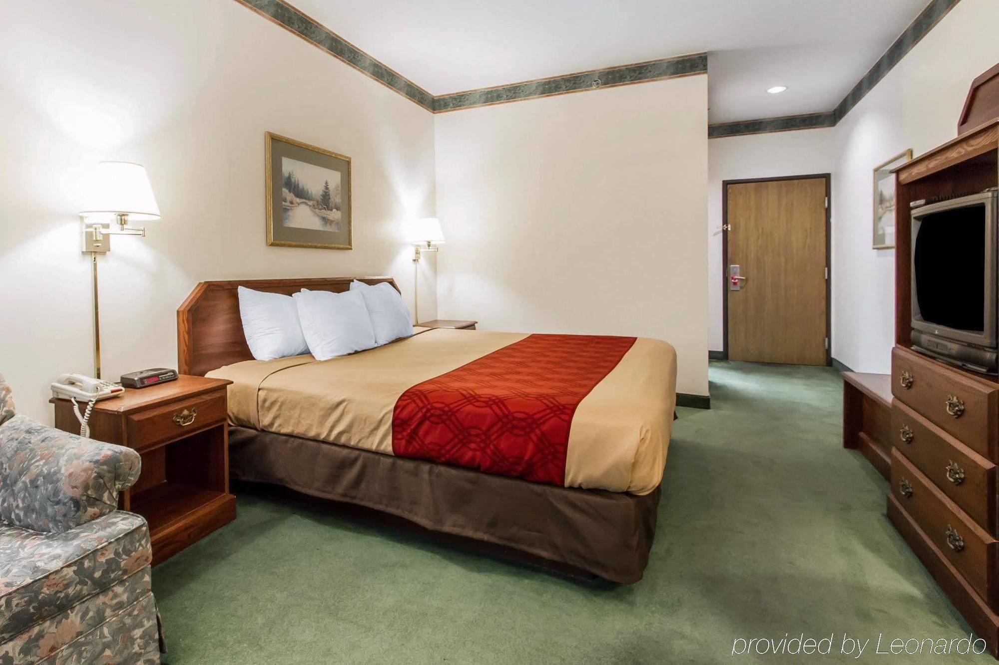 Quality Inn Cadiz Bagian luar foto
