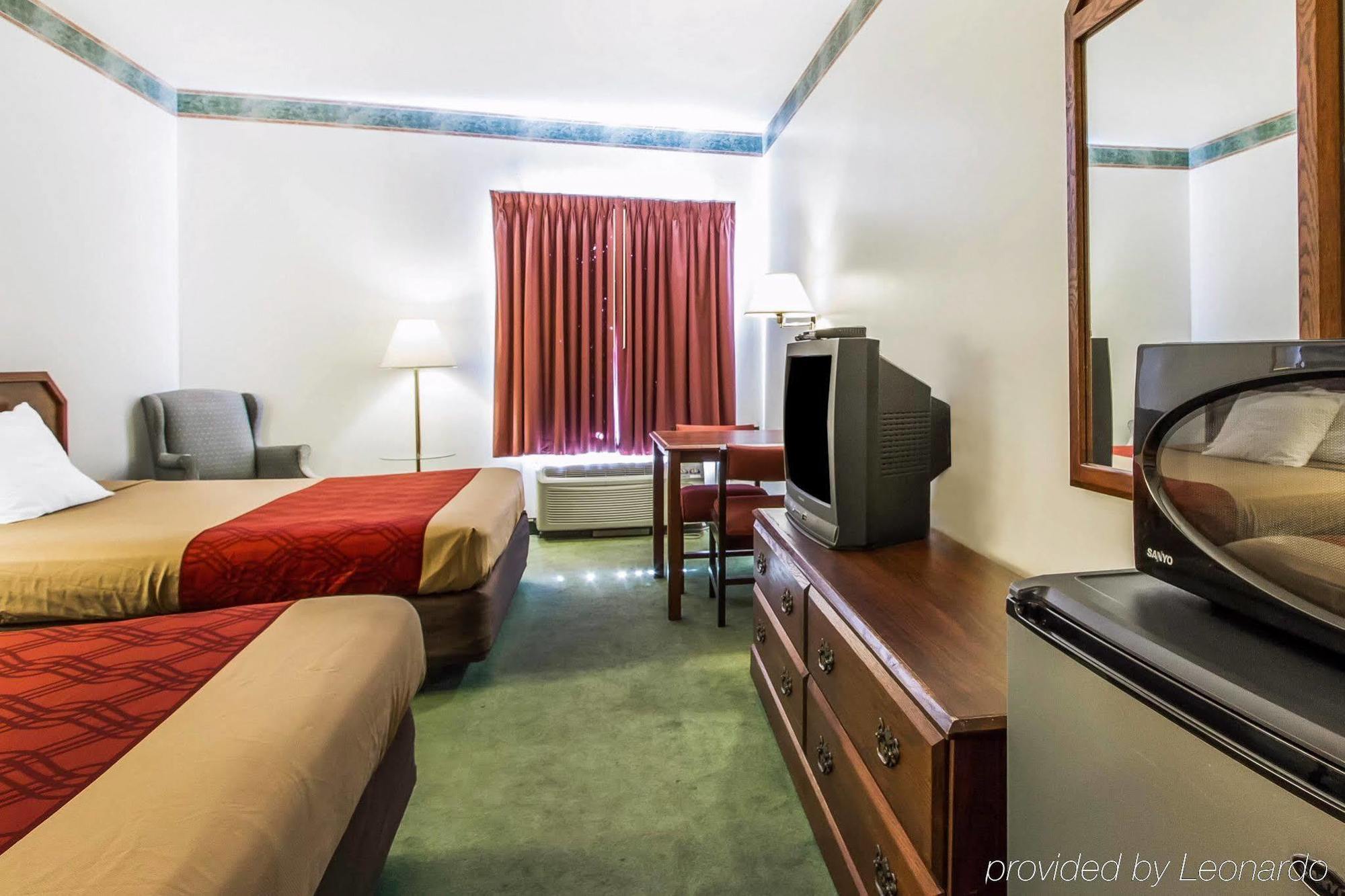 Quality Inn Cadiz Bagian luar foto