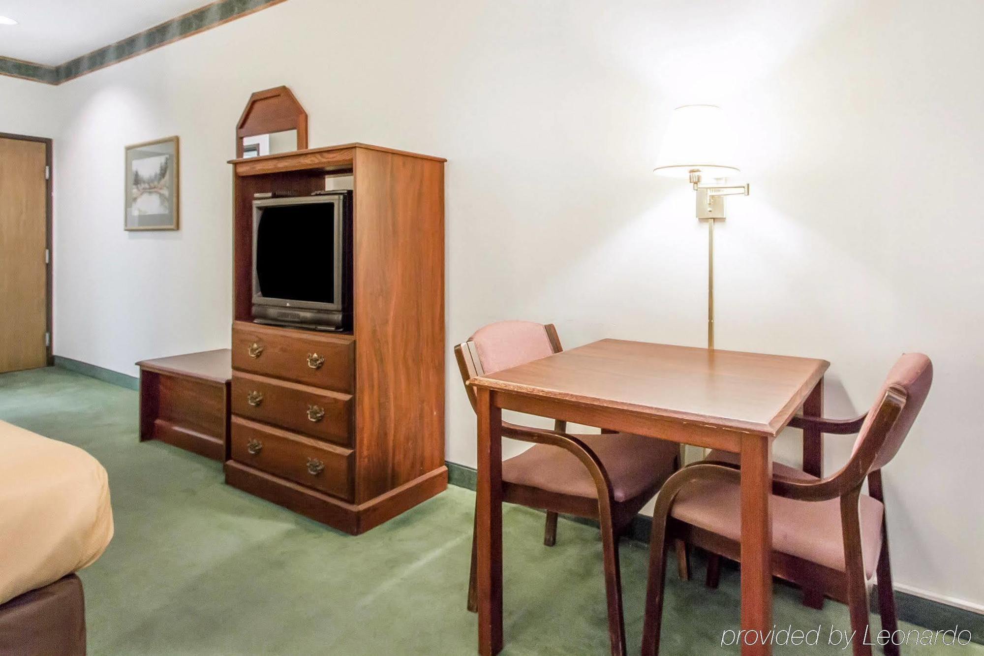 Quality Inn Cadiz Bagian luar foto