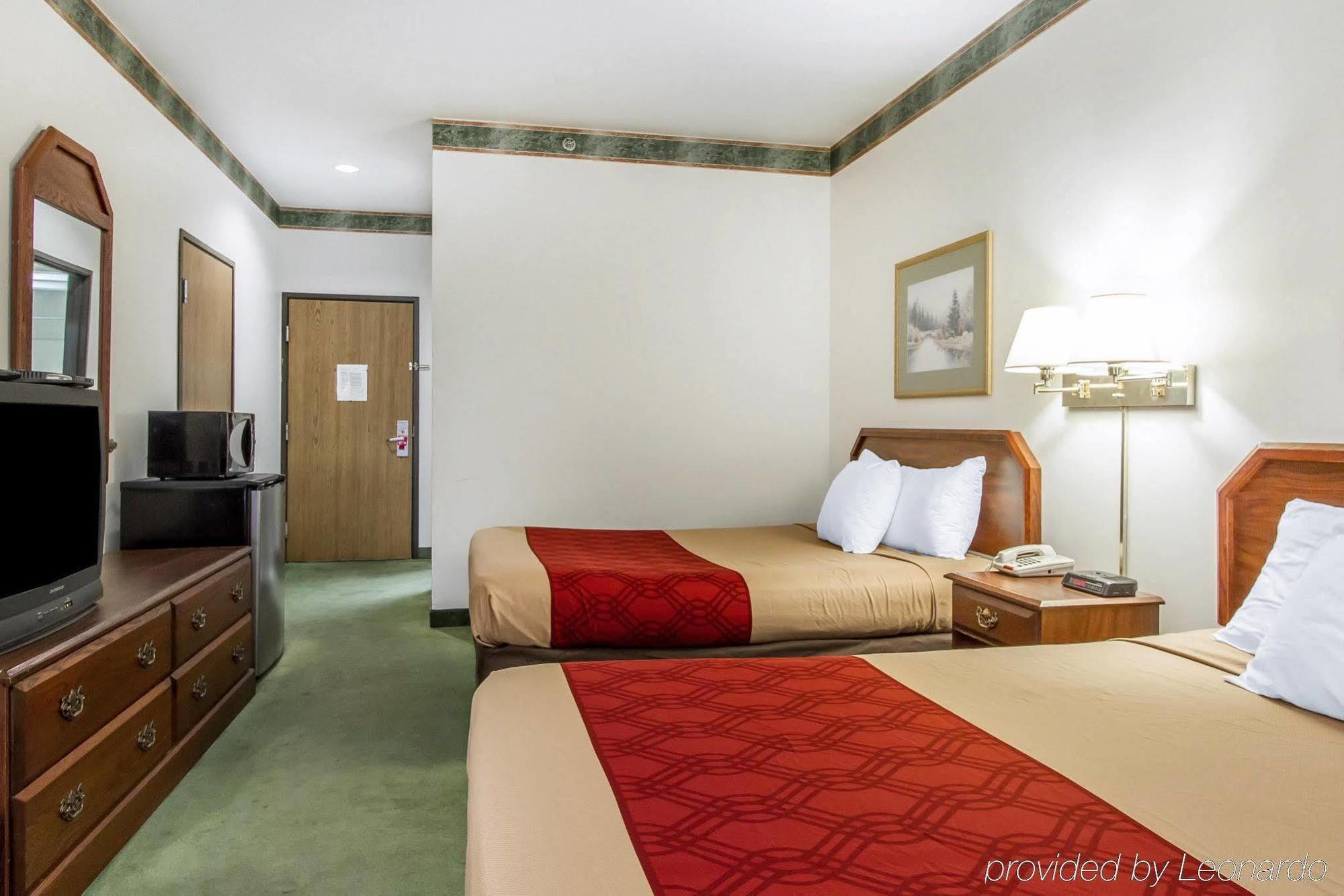 Quality Inn Cadiz Bagian luar foto