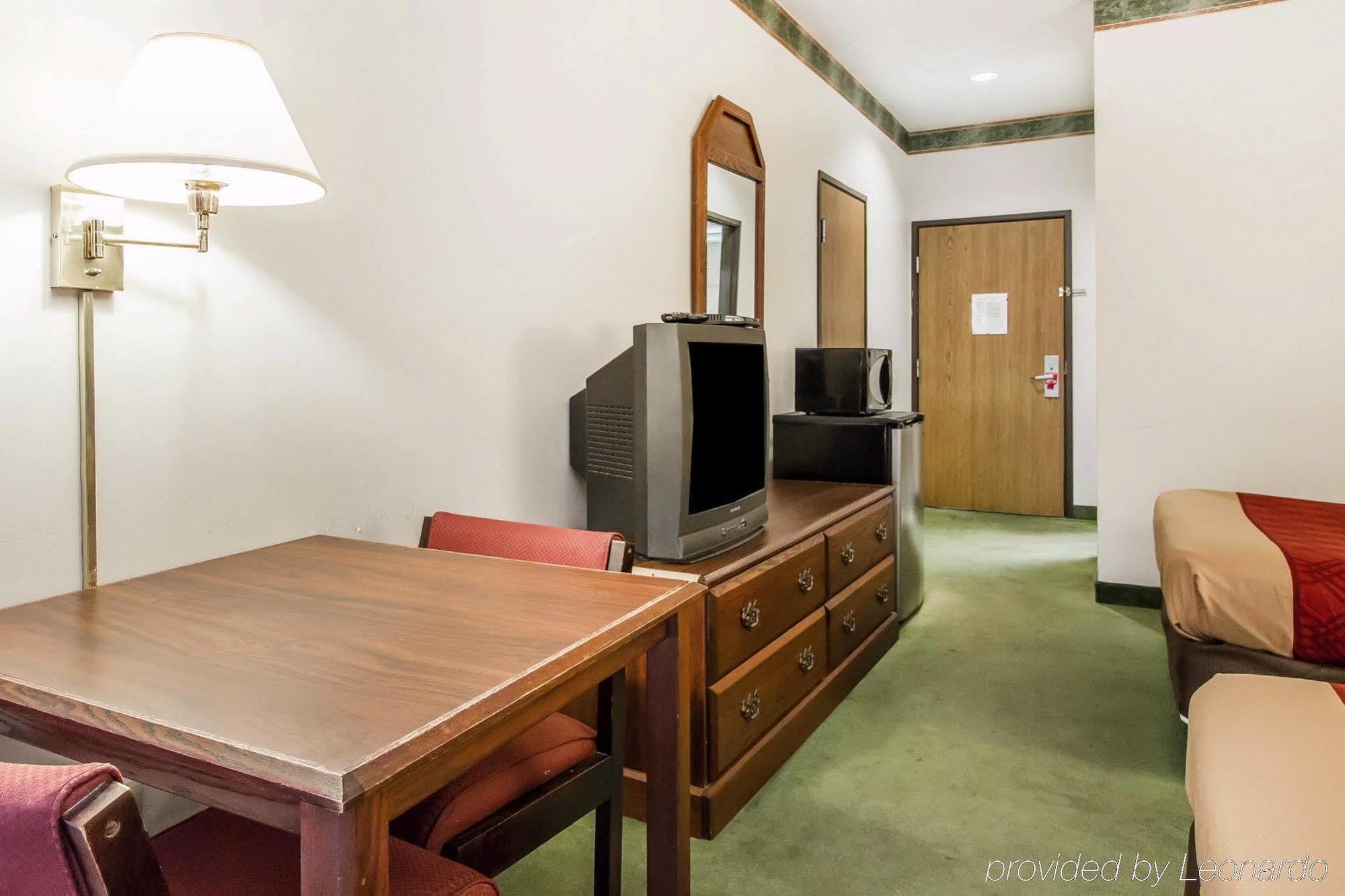 Quality Inn Cadiz Bagian luar foto