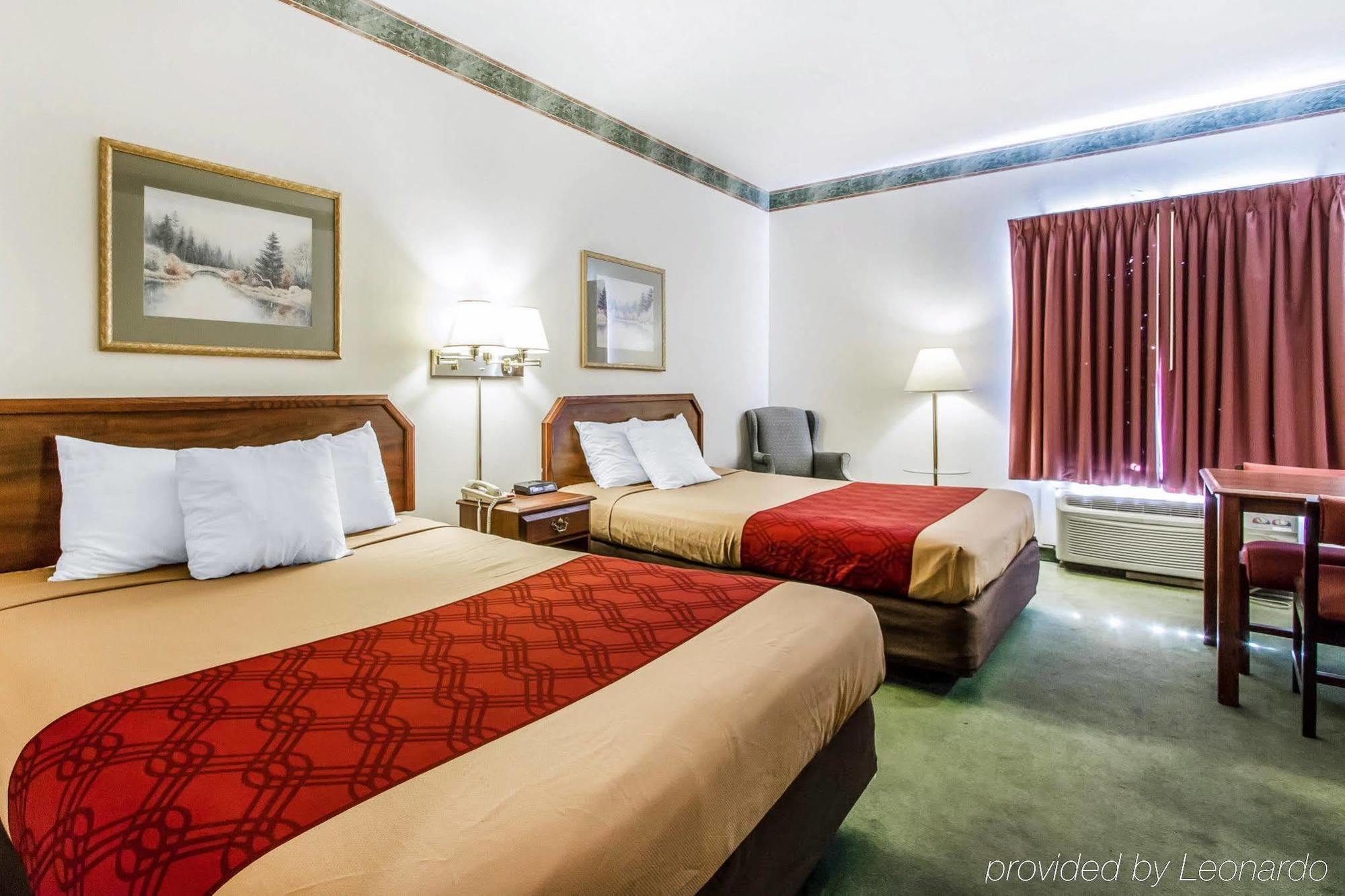 Quality Inn Cadiz Bagian luar foto