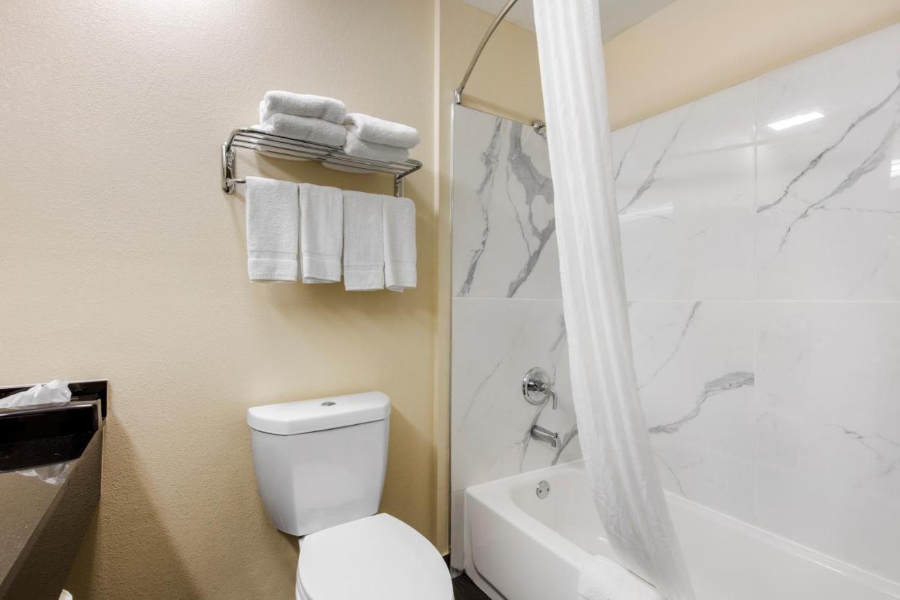 Quality Inn Cadiz Bagian luar foto